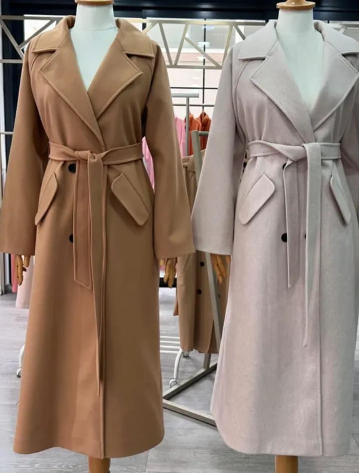 Kaban: satıcının fotoğrafı (mağazada, cansız mankende)